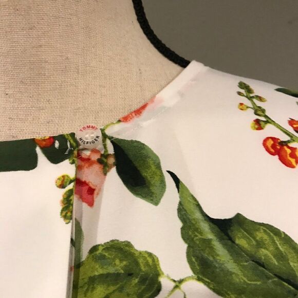 Tommy Hilfiger NWOT floral blouse - Picture 2 of 11